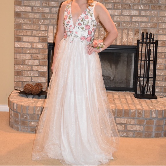 PROM DRESS - Picture 3 of 4